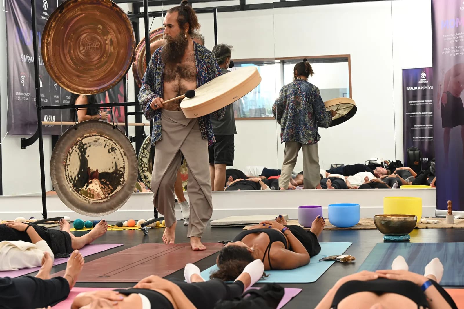 Canlı müzik ve ses meditasyonu